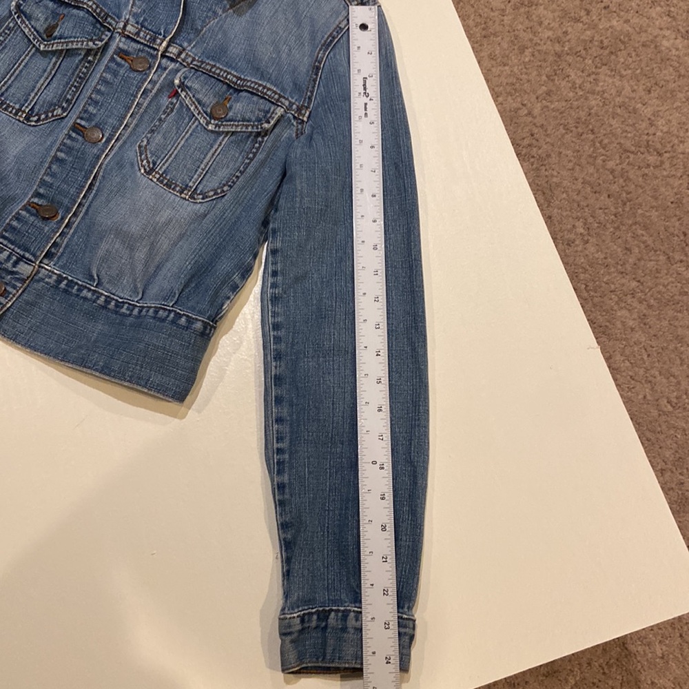 Levi’s Denim Jacket Women Cropped Trucker Light Wash Fitted Jean Jacket Medium - Picture 14 of 14